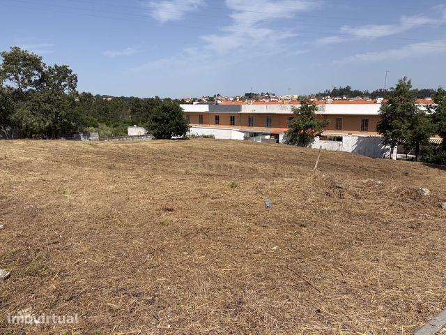 Terreno urbano com 1181 m2 em Seia com Excelente Localização e Acessos - Grande imagem: 3/4