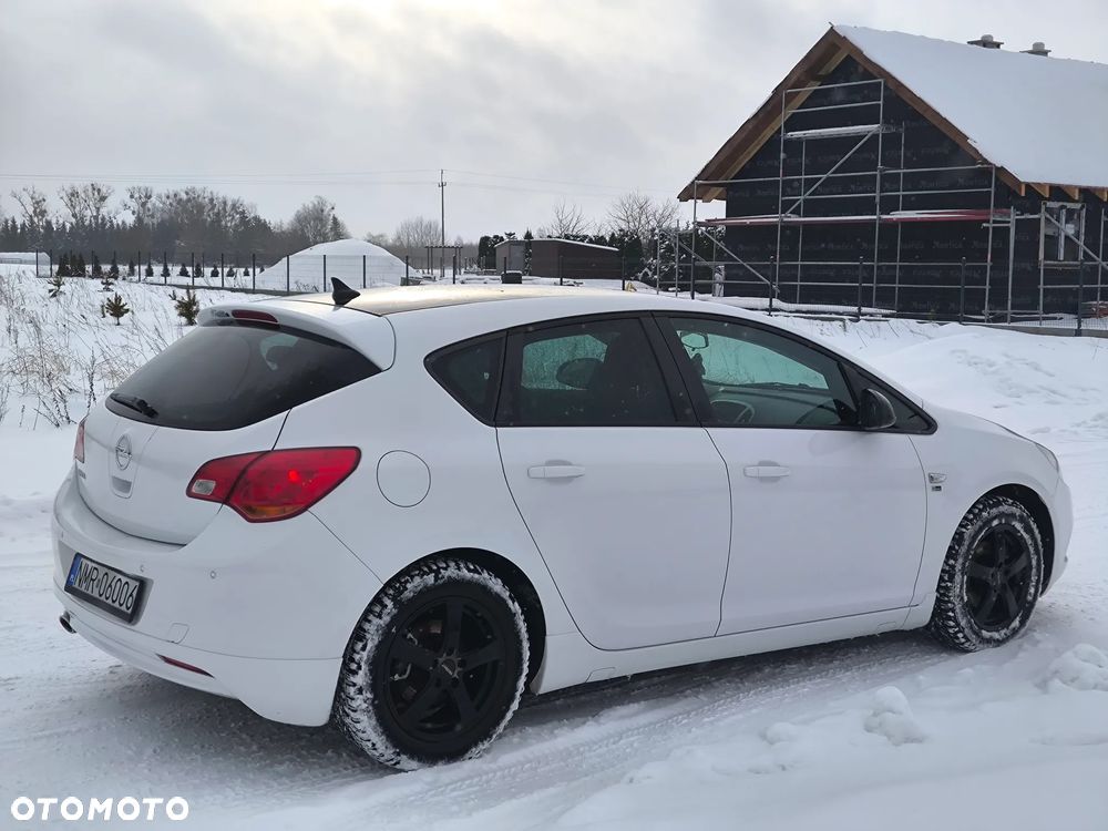 Opel Astra 1.4 Turbo Cosmo - 4