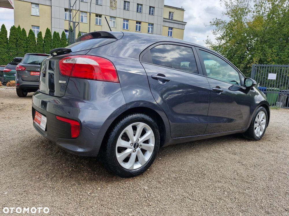 Kia Rio 1.2 L - 6