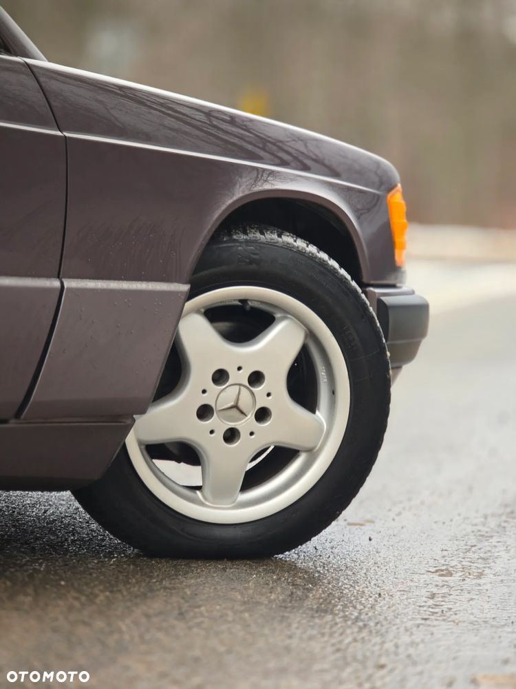 Mercedes-Benz W201 (190) - 32