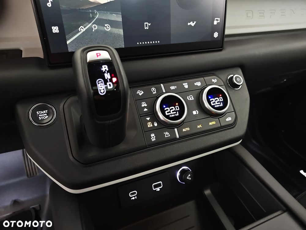 Land Rover Defender 3.0 D300 mHEV X-Dynamic HSE - 17