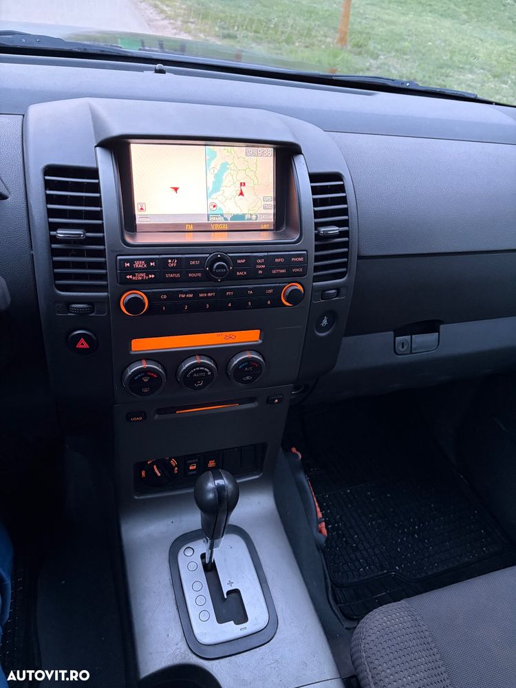 Nissan Pathfinder - 11