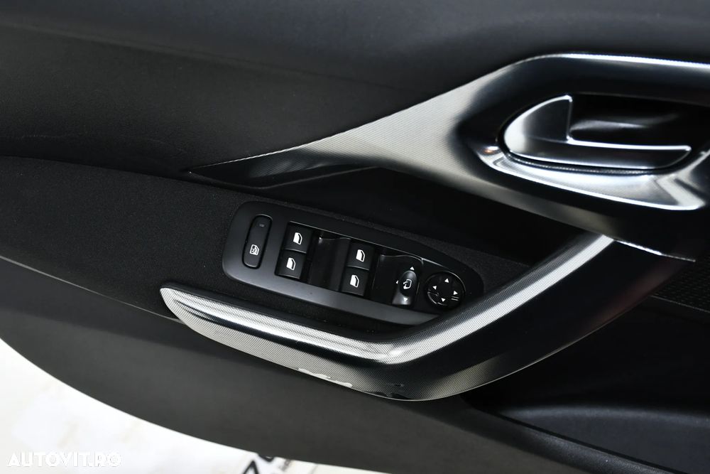 Peugeot 2008 1.2 L PureTech Turbo S&S Allure - 24