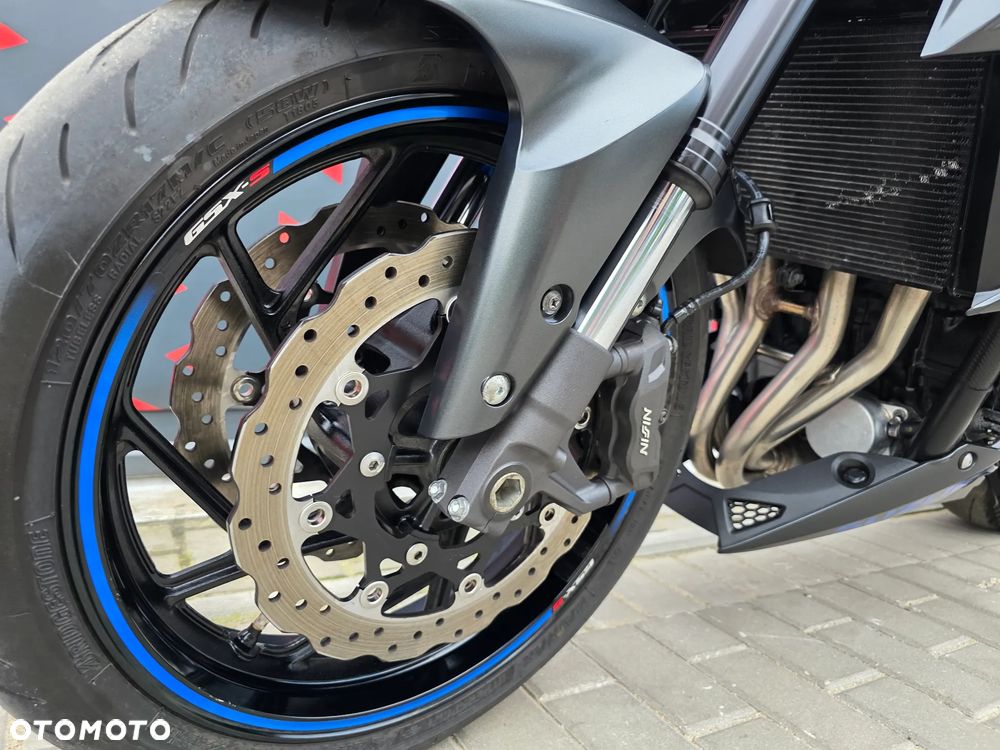 Suzuki GSX - 15