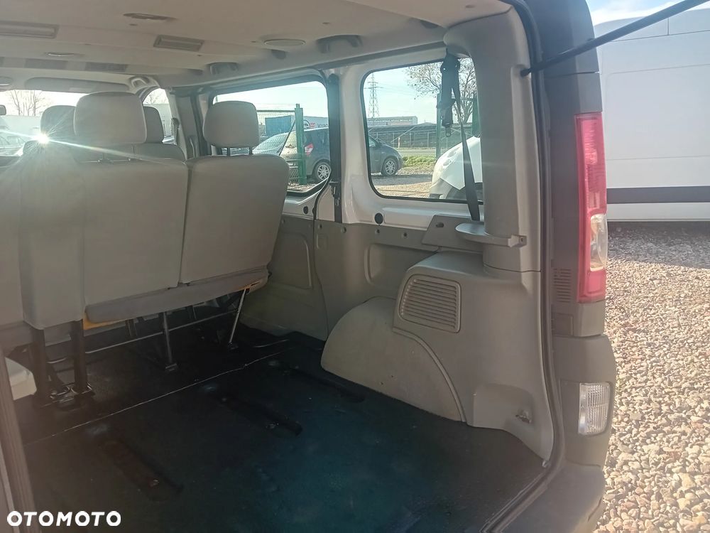 Renault Trafic - 12