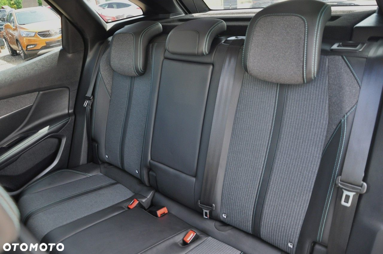 Peugeot 3008 1.2 PureTech Allure Pack S&S - 16