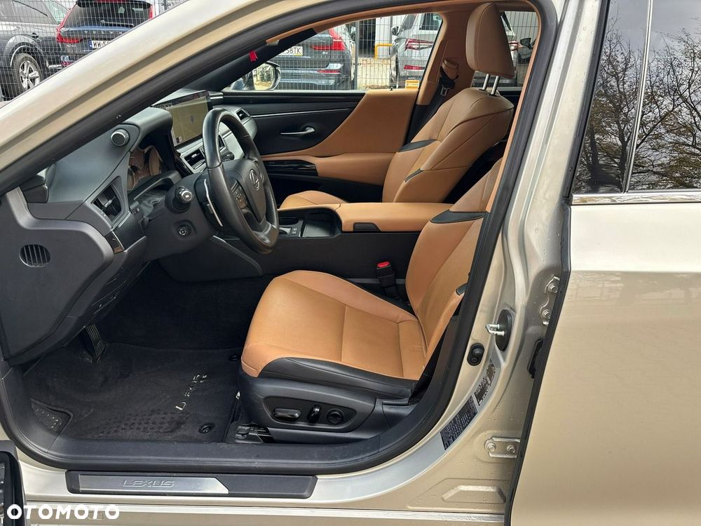 Lexus ES 300h Business Edition - 10