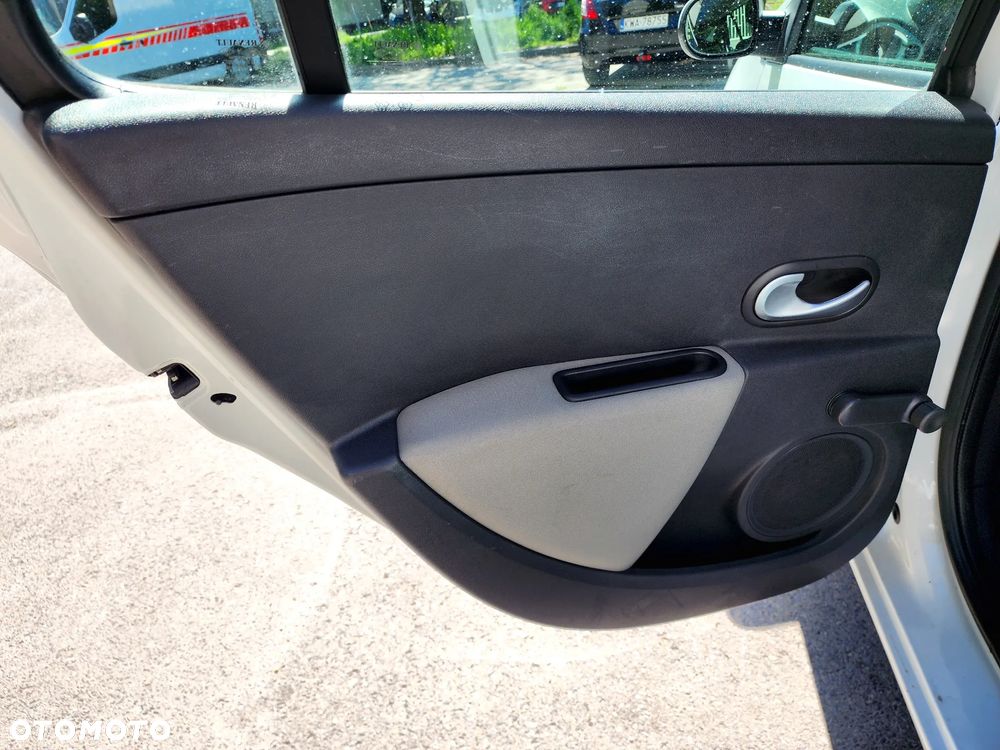 Renault Clio 1.2 16V 75 Expression - 29