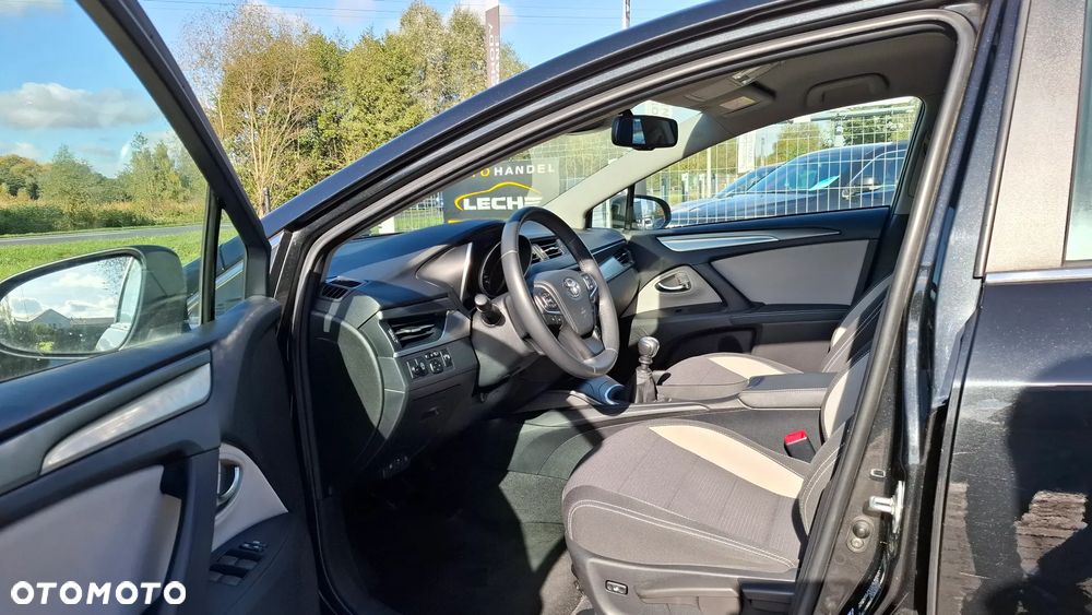 Toyota Avensis - 10