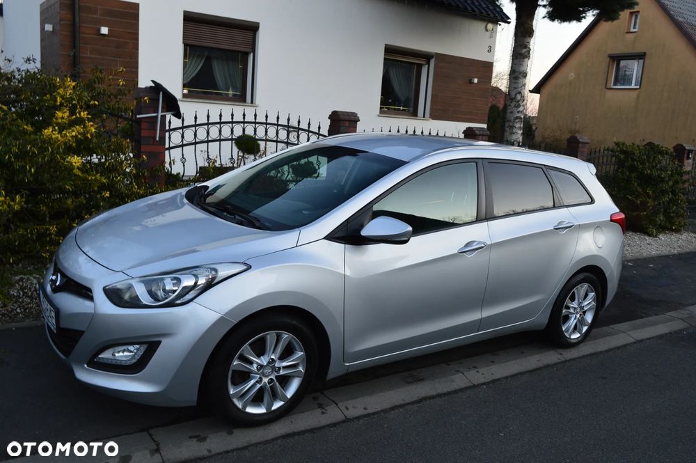 Hyundai i30 i30cw 1.6 CRDi Fifa World Cup Edition - 3