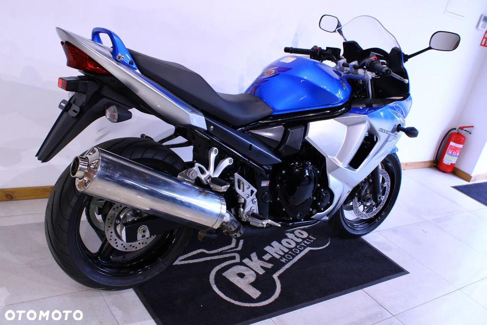 Suzuki GSX - 6