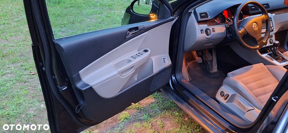 Volkswagen Passat 2.0 FSI Highline - 11