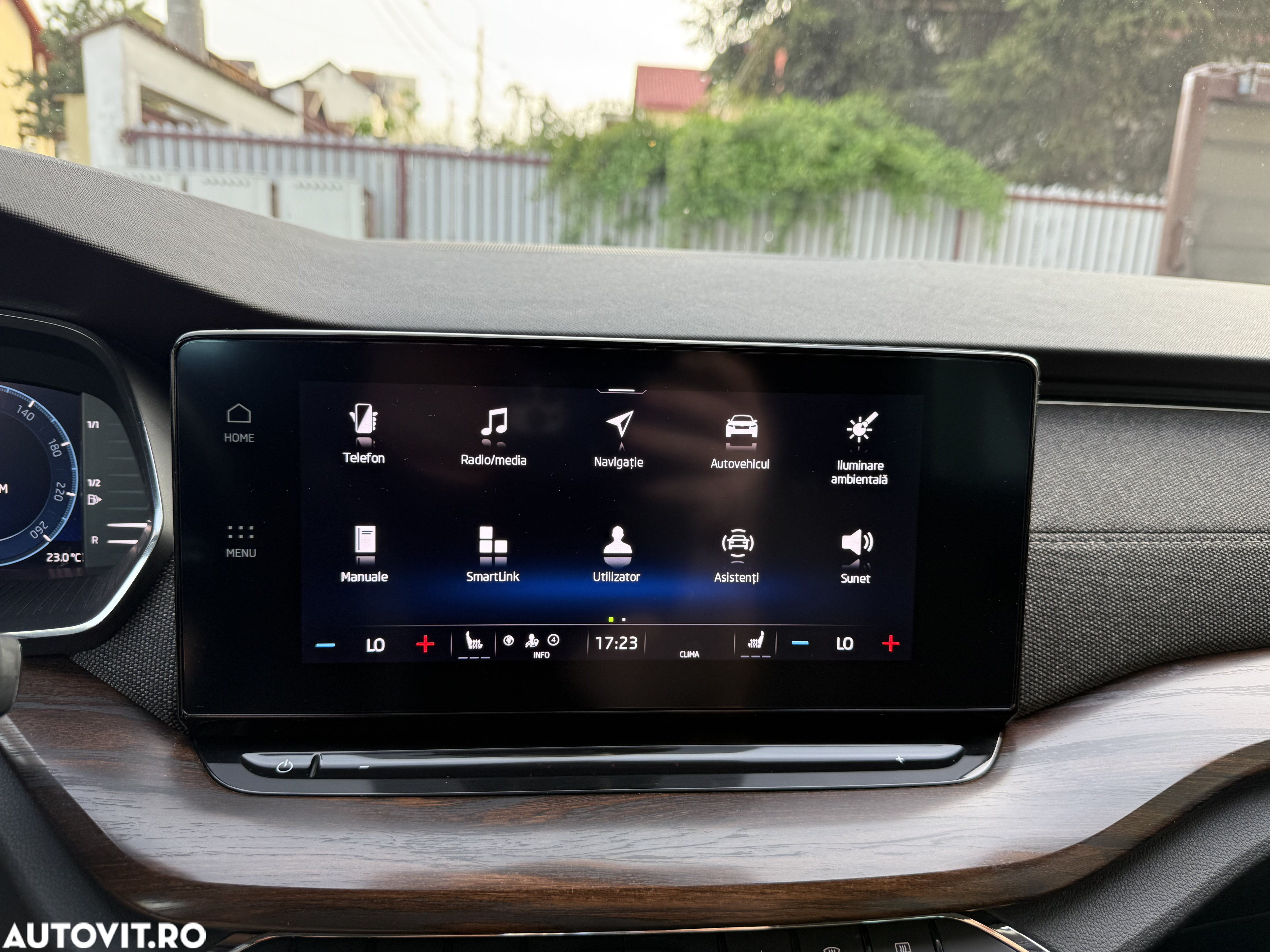 Skoda Octavia Combi 2.0 TDI DSG 4X4 Scout - 21