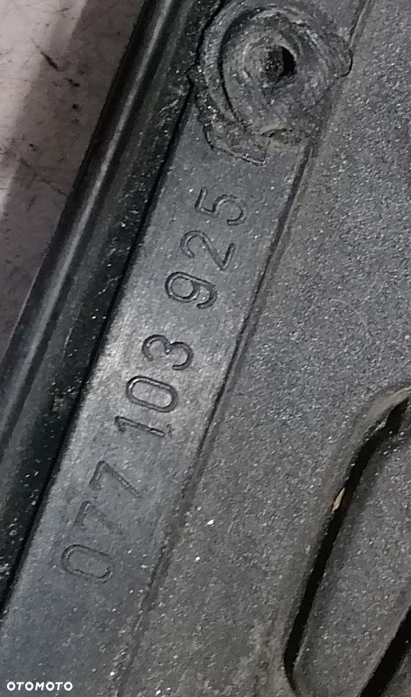 AUDI A8 D3 03r 4.2 OSŁONA GÓRNA SILNIKA 077103925B - 3