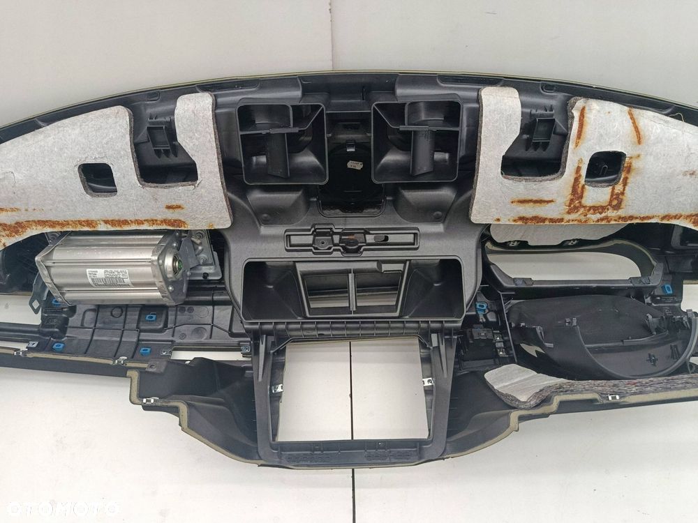 BMW E90 E91 DESKA KONSOLA NAVI KUBKI EUROPA - 9