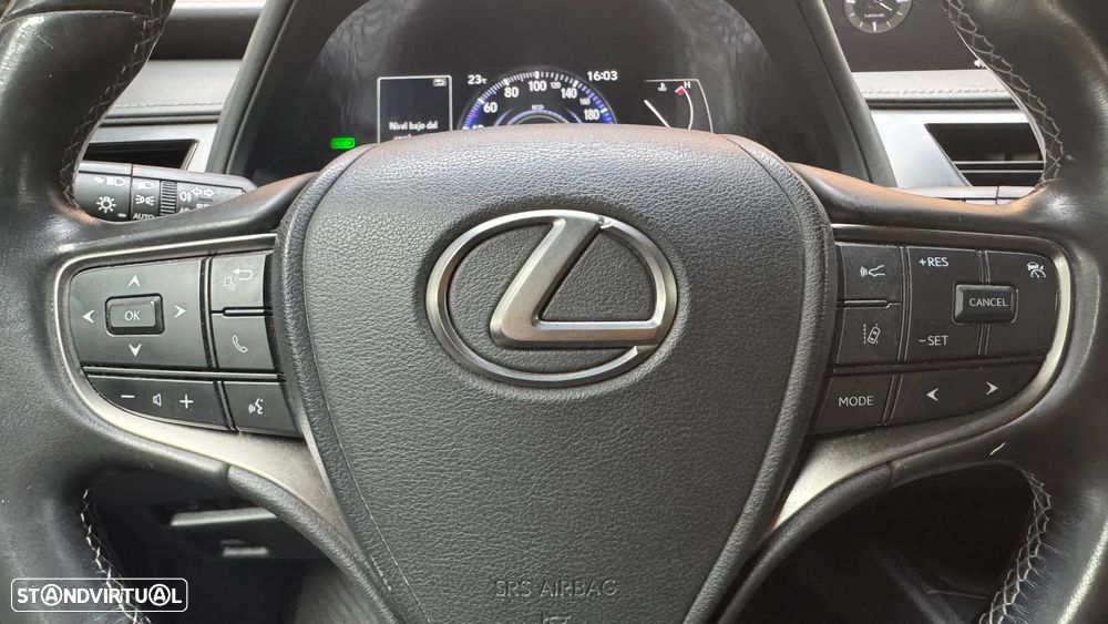 Lexus UX 250h Business - 16