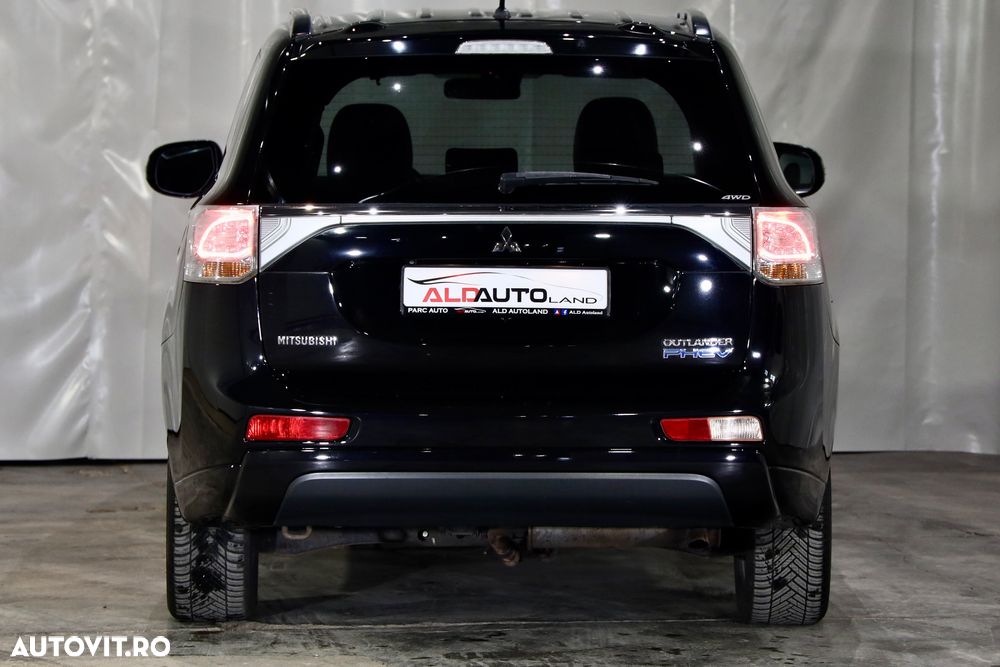 Mitsubishi Outlander 2.0 4WD Plug-In Hybrid - 37