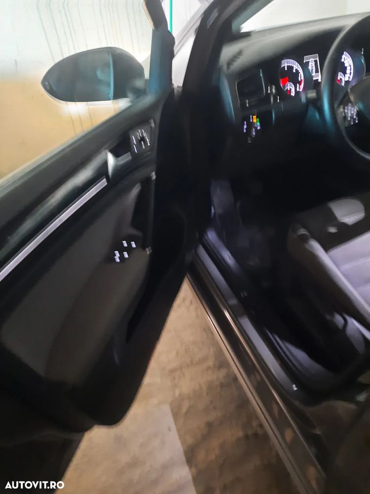 Volkswagen Golf 2.0 TDI BlueMotion Technology Edition - 5