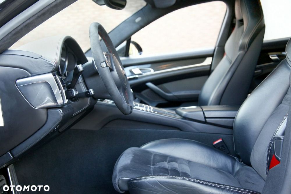 Porsche Panamera GTS PDK - 16