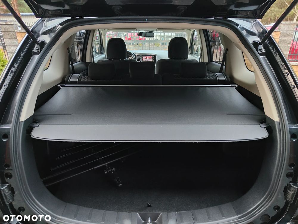 Mitsubishi Outlander 2.0 2WD Invite - 32