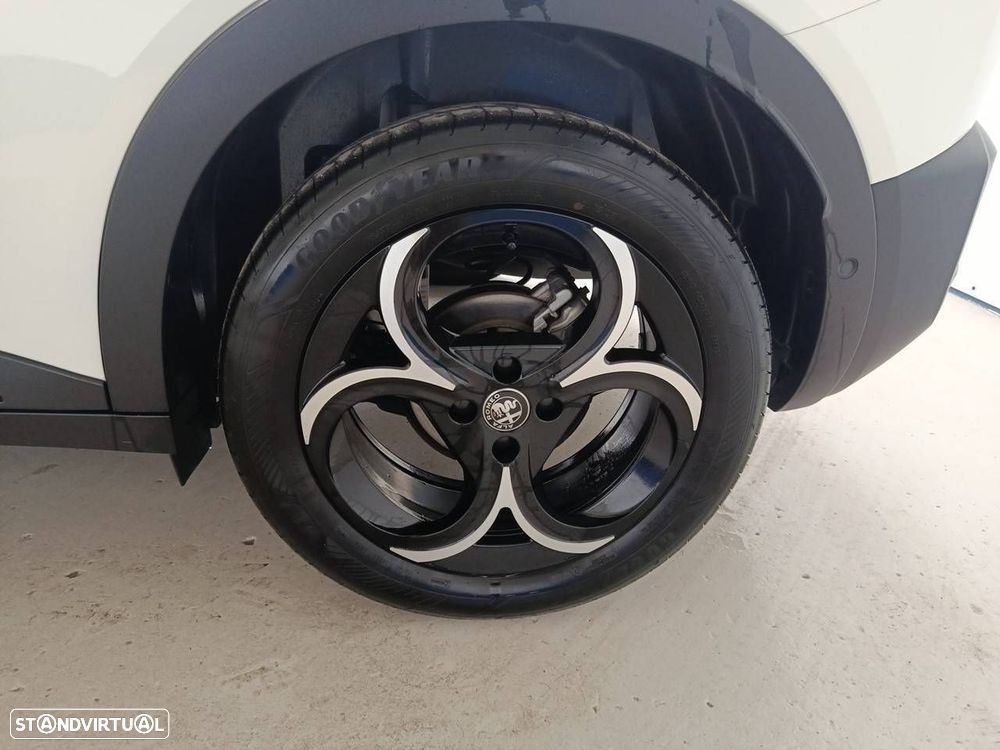Alfa Romeo Junior 1.2 Speciale eDCT6 - 11