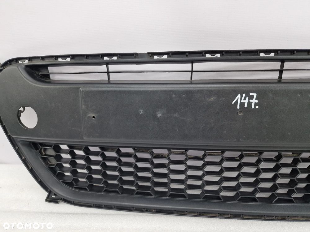 KIA PICANTO II 11- KRATKA ŚRODKOWA ZDERZAKA PRZEDNIEGO PRZÓD , NR 86569-1Y000 , NR AUKCJI KR147 - 3