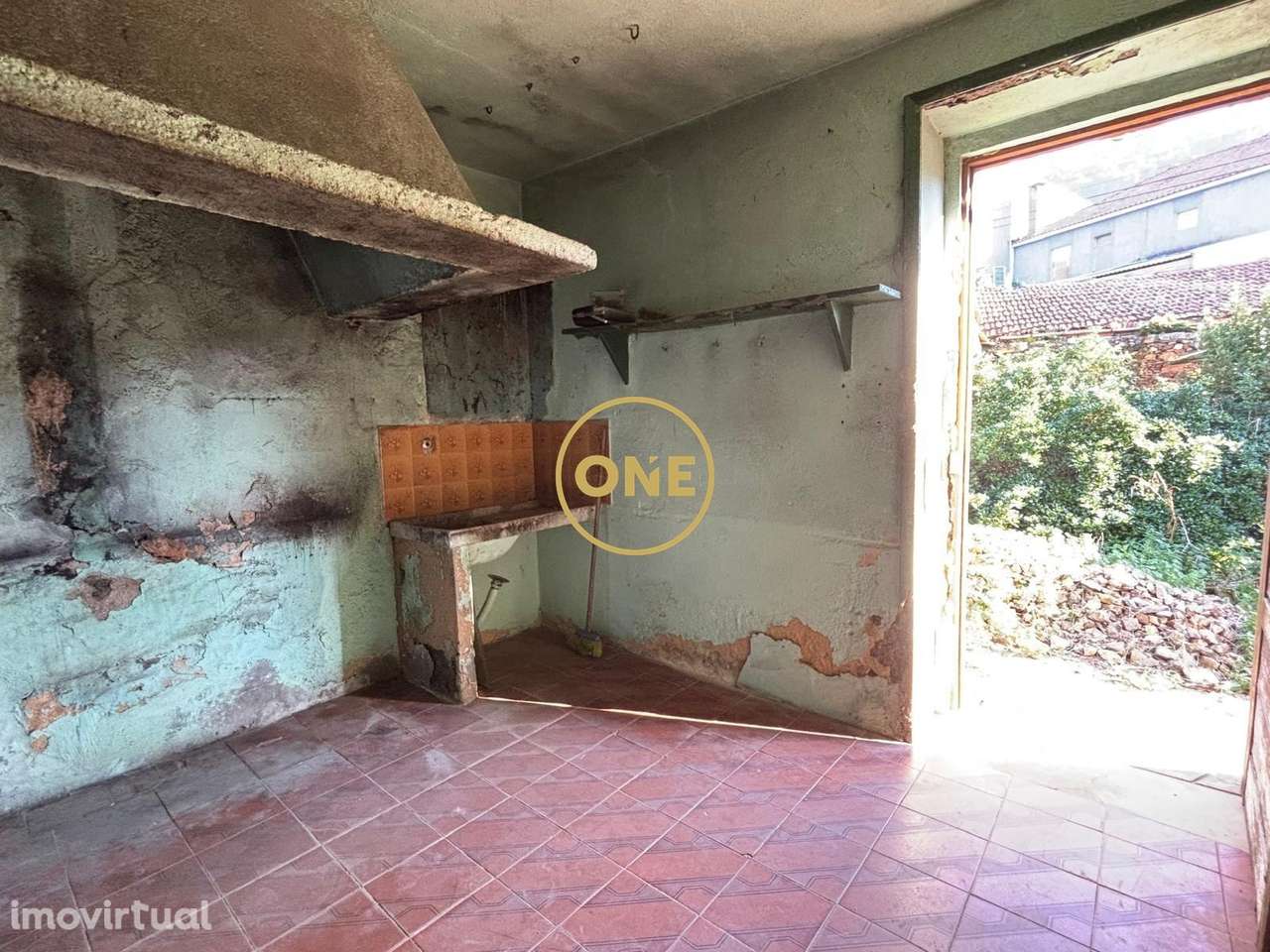 Moradia Térria p/ Restauro, em Laundos - Grande imagem: 4/37