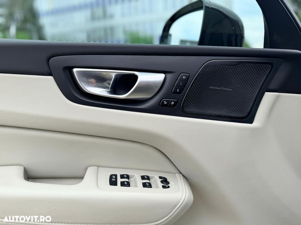 Volvo XC 60 B4 MHEV AT AWD Plus Dark - 21