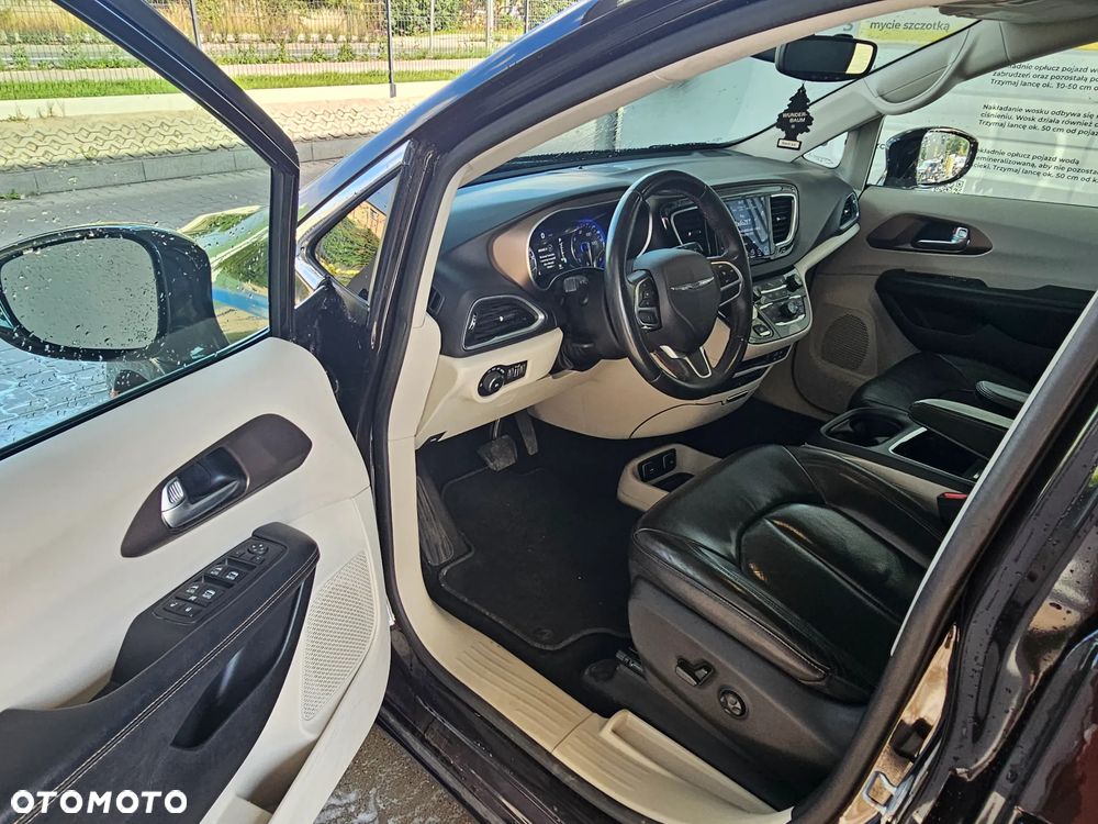 Chrysler Pacifica - 21