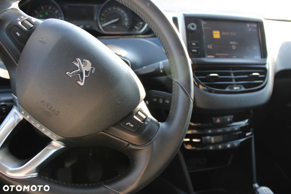 Peugeot 2008 1.2 Pure Tech Style - 11