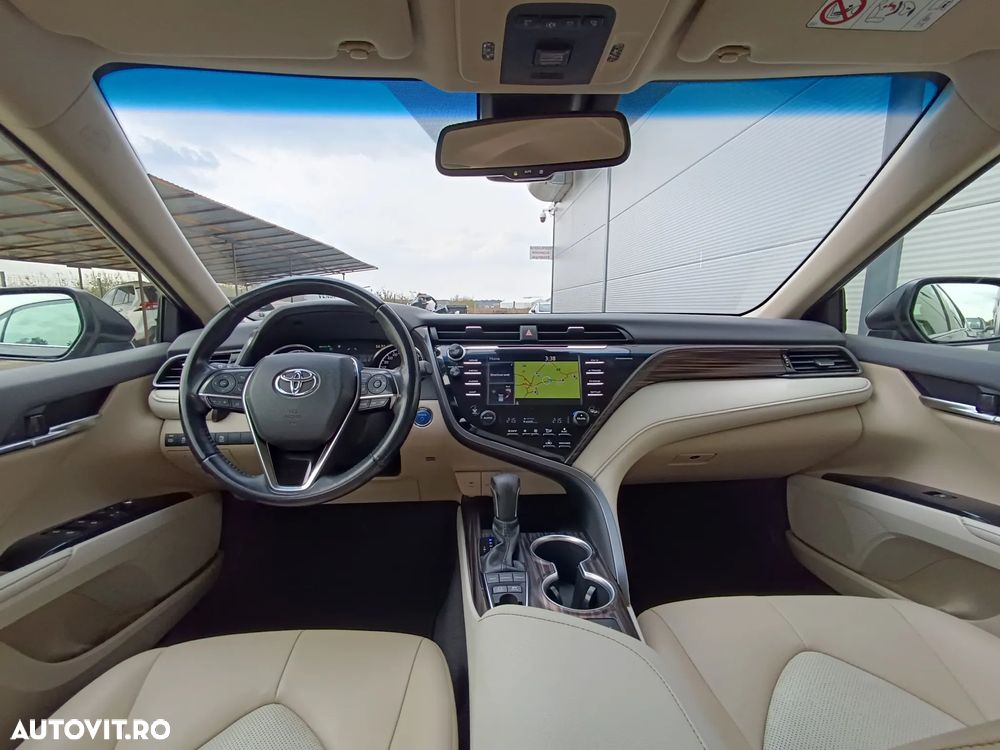 Toyota Camry Executive - 8