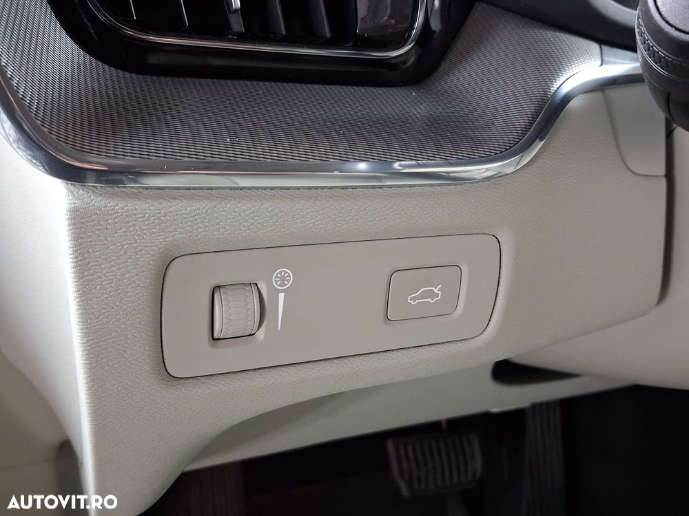 Volvo XC 60 B4 MHEV AT8 AWD Inscription - 15