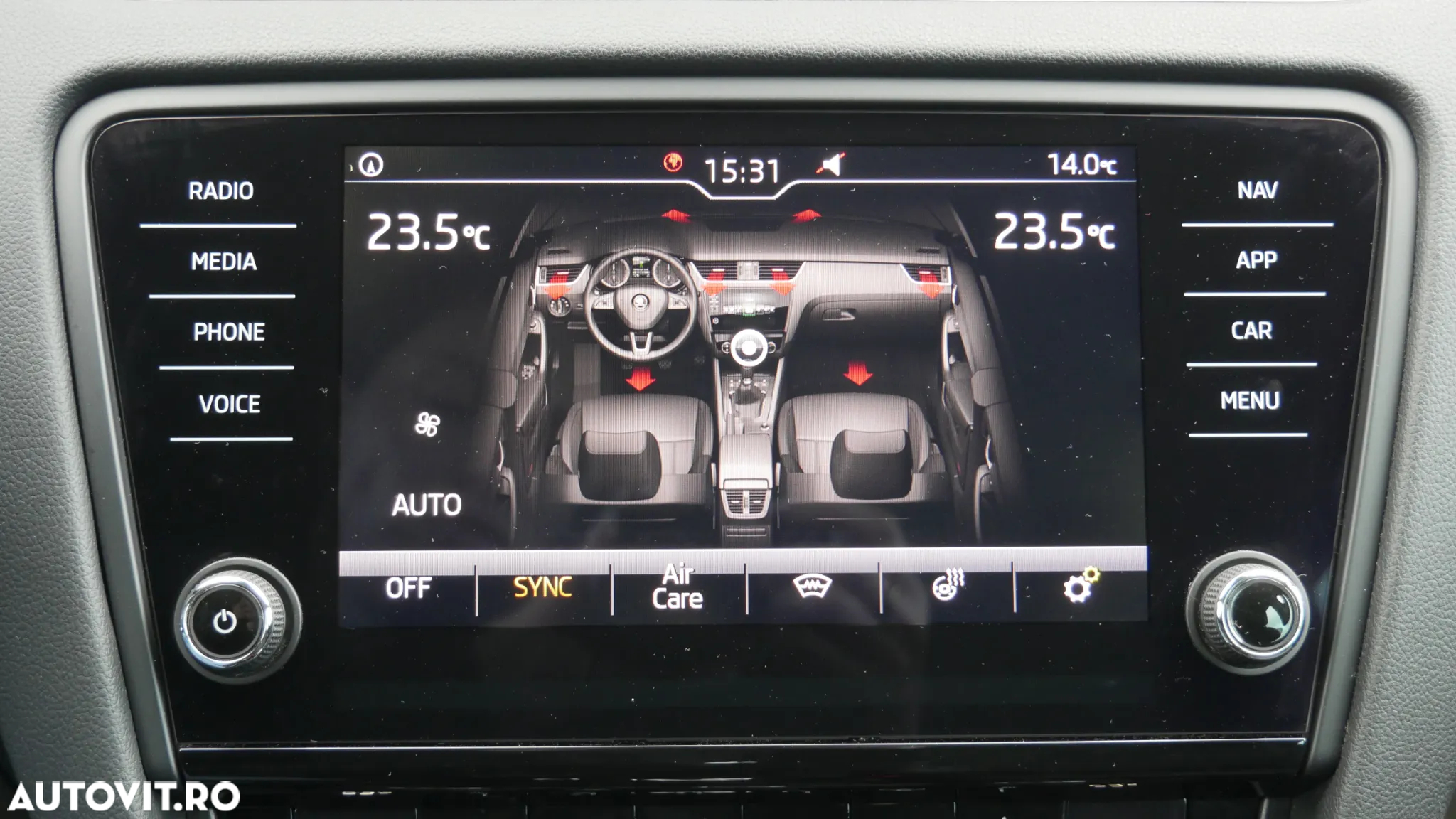 Skoda Octavia Combi 1.6 TDI DSG Style - 4