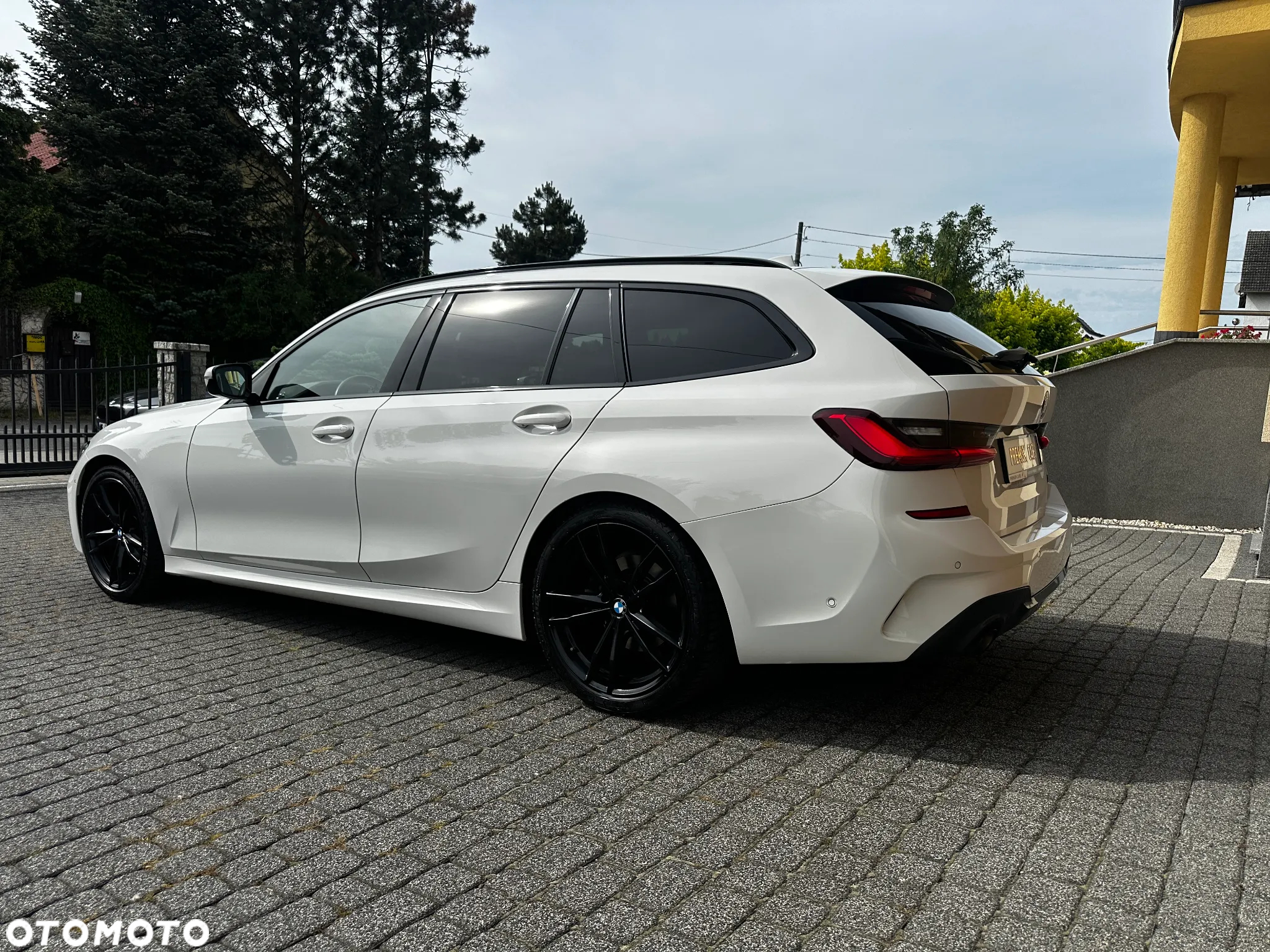 BMW Seria 3 318d Touring Edition M Sport Shadow - 4