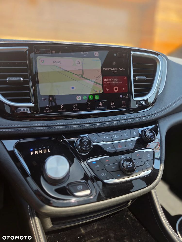 Chrysler Pacifica - 10