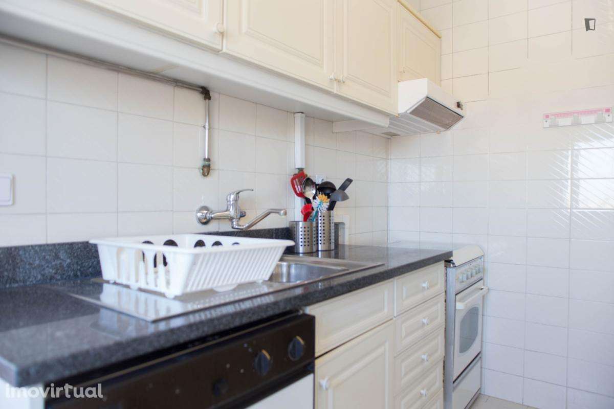 Quarto - localizado em Paranhos Porto - Grande imagem: 2/16