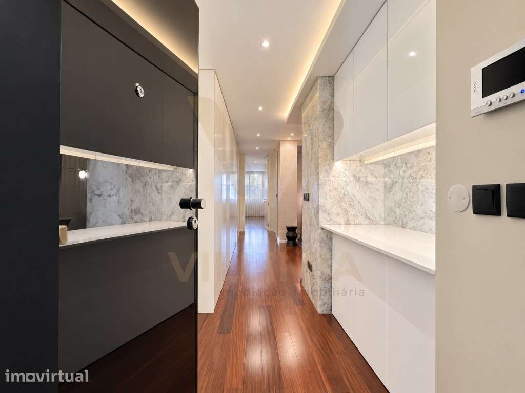 Apartamento T2 Premium Mobilado com Garagem | Ponte de Lima - Grande imagem: 4/44