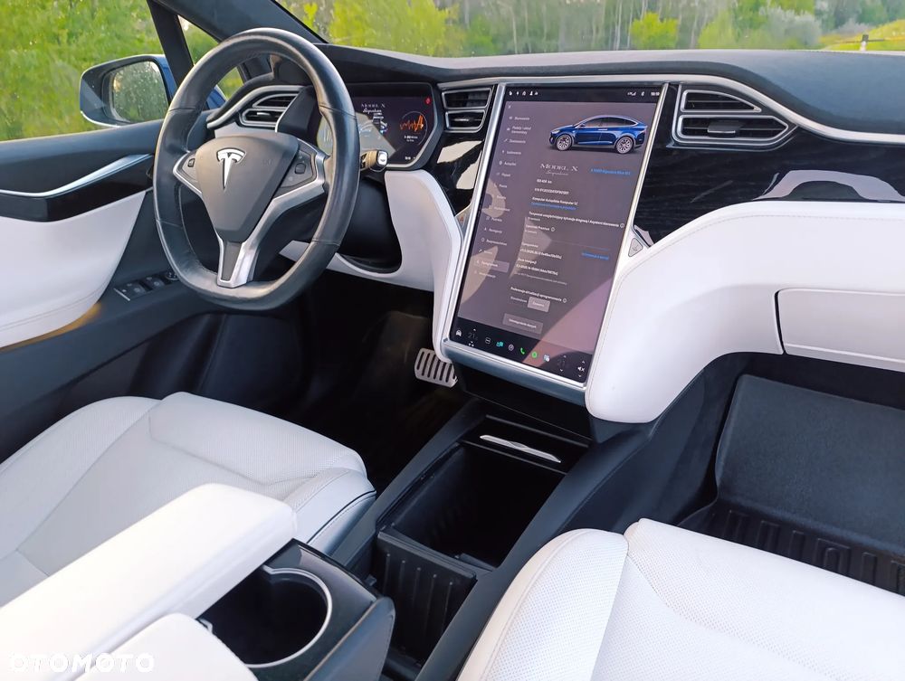 Tesla Model X - 4