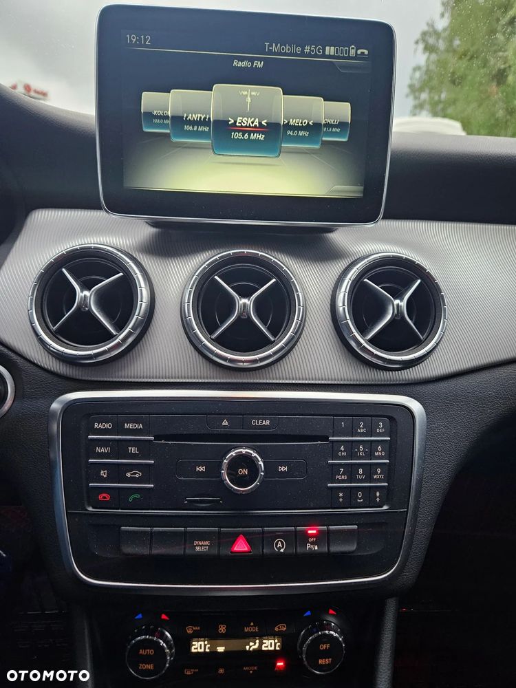 Mercedes-Benz CLA 200 7G-DCT Urban - 14