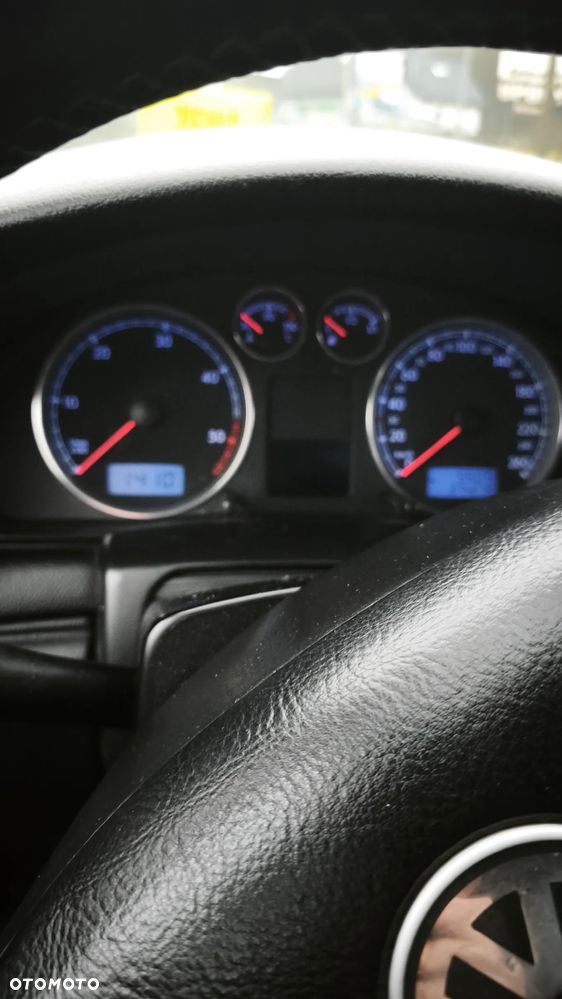 Volkswagen Passat 1.9 TDI Comfortline - 32