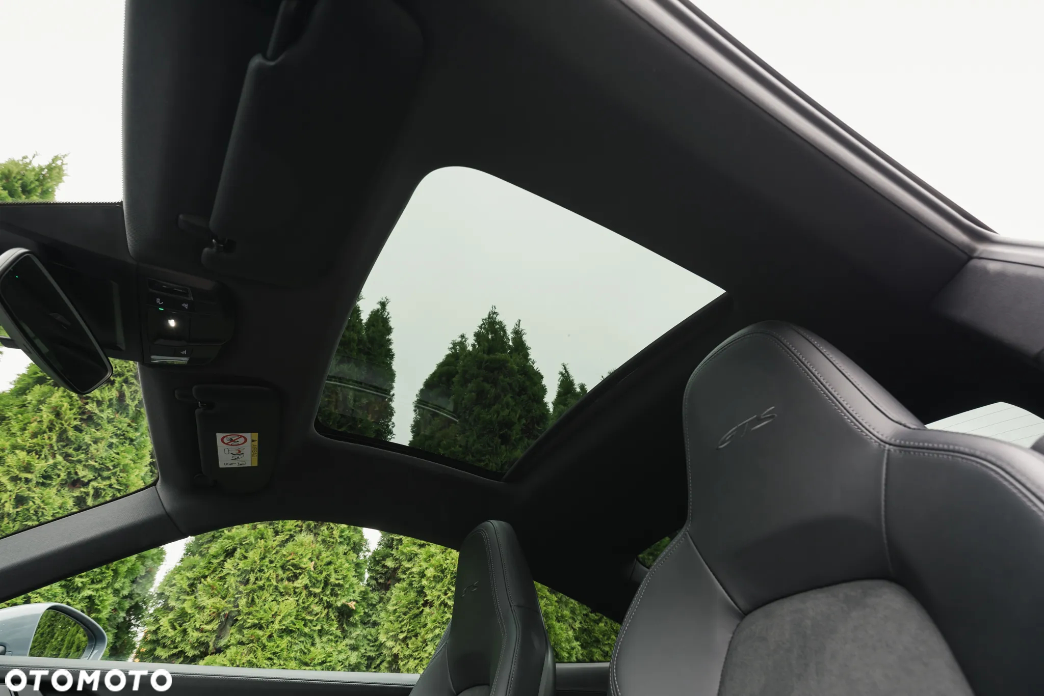 Porsche 911 Carrera 4 GTS - 34