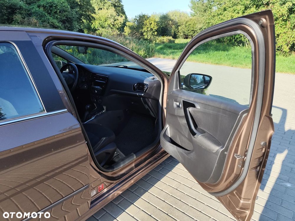 Peugeot 301 1.6 VTi Allure - 23