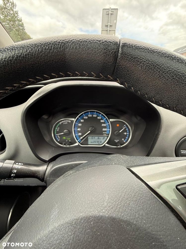 Toyota Yaris Hybrid 100 Dynamic - 10