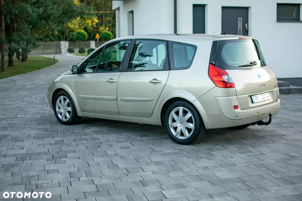 Renault Grand Scenic - 30