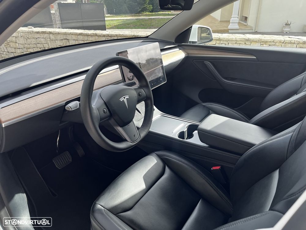 Tesla Model Y Long Range Dual Motor AWD - 16