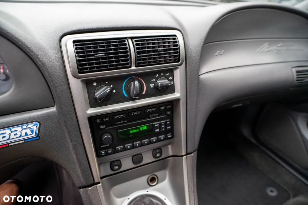 Ford Mustang 4.6 V8 GT - 41