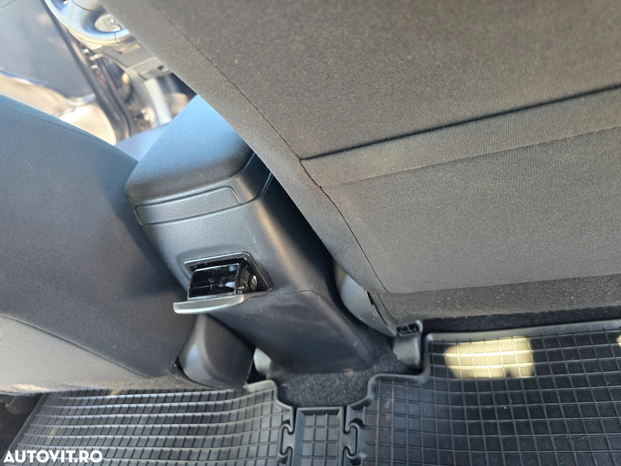 Toyota Corolla 2.0 D-4D DPF Sol - 30