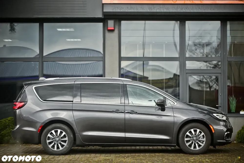 Chrysler Pacifica - 16