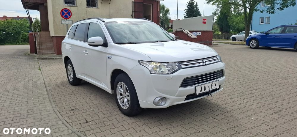 Mitsubishi Outlander Instyle NAVI + - 3