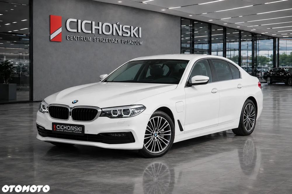 BMW Seria 5 530e iPerformance xDrive Sport Line sport - 39